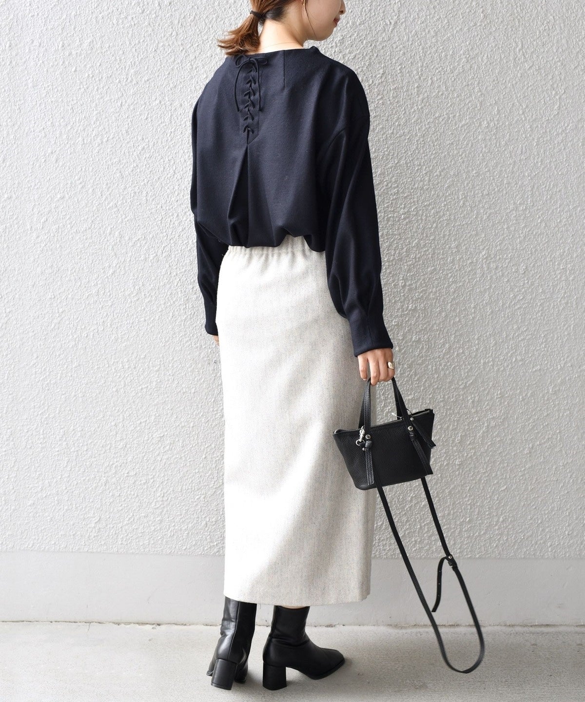 〈手洗い可能〉バックレースアッププルオーバー