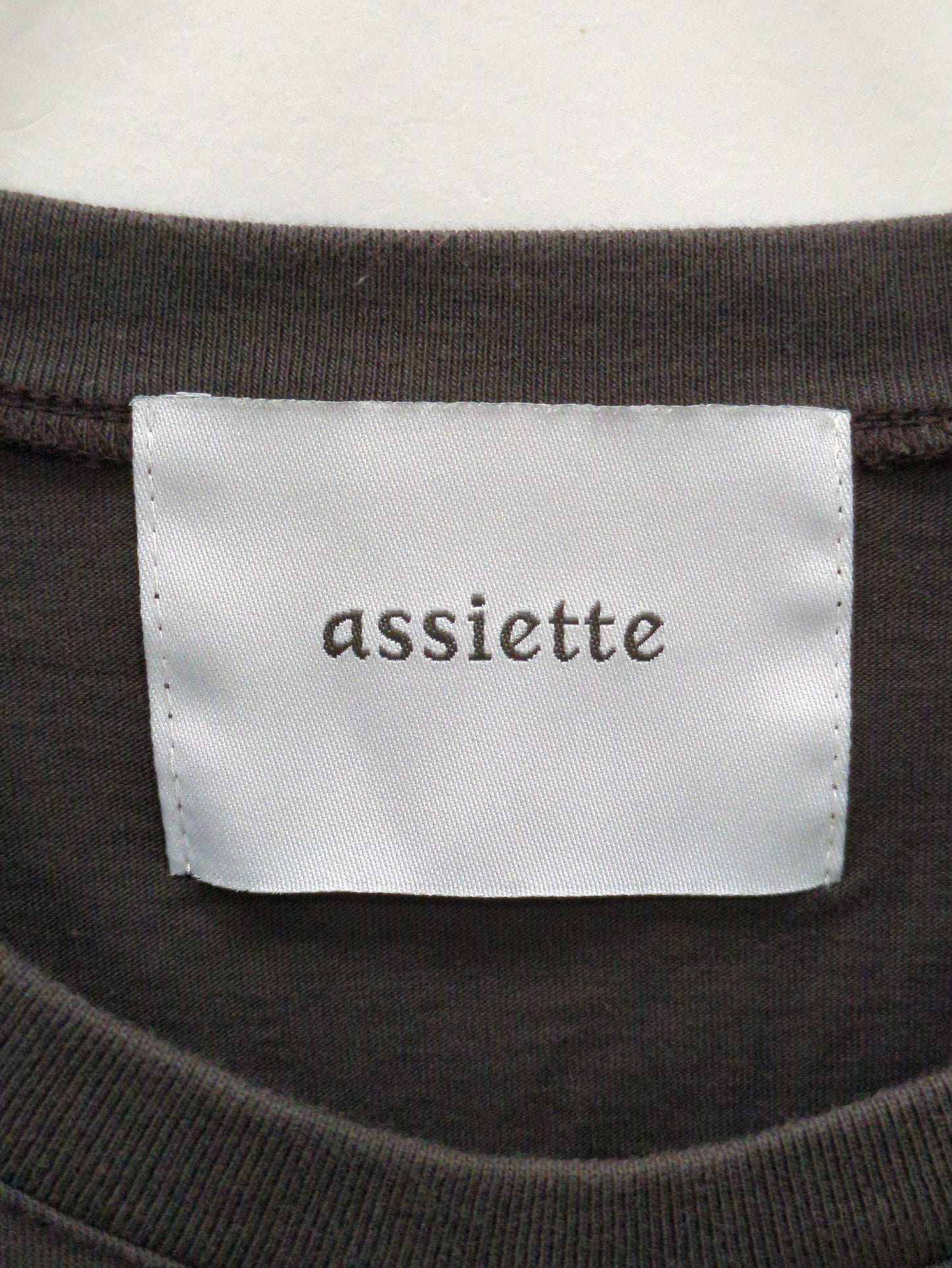 assiette:サイドスリットプルオーバー