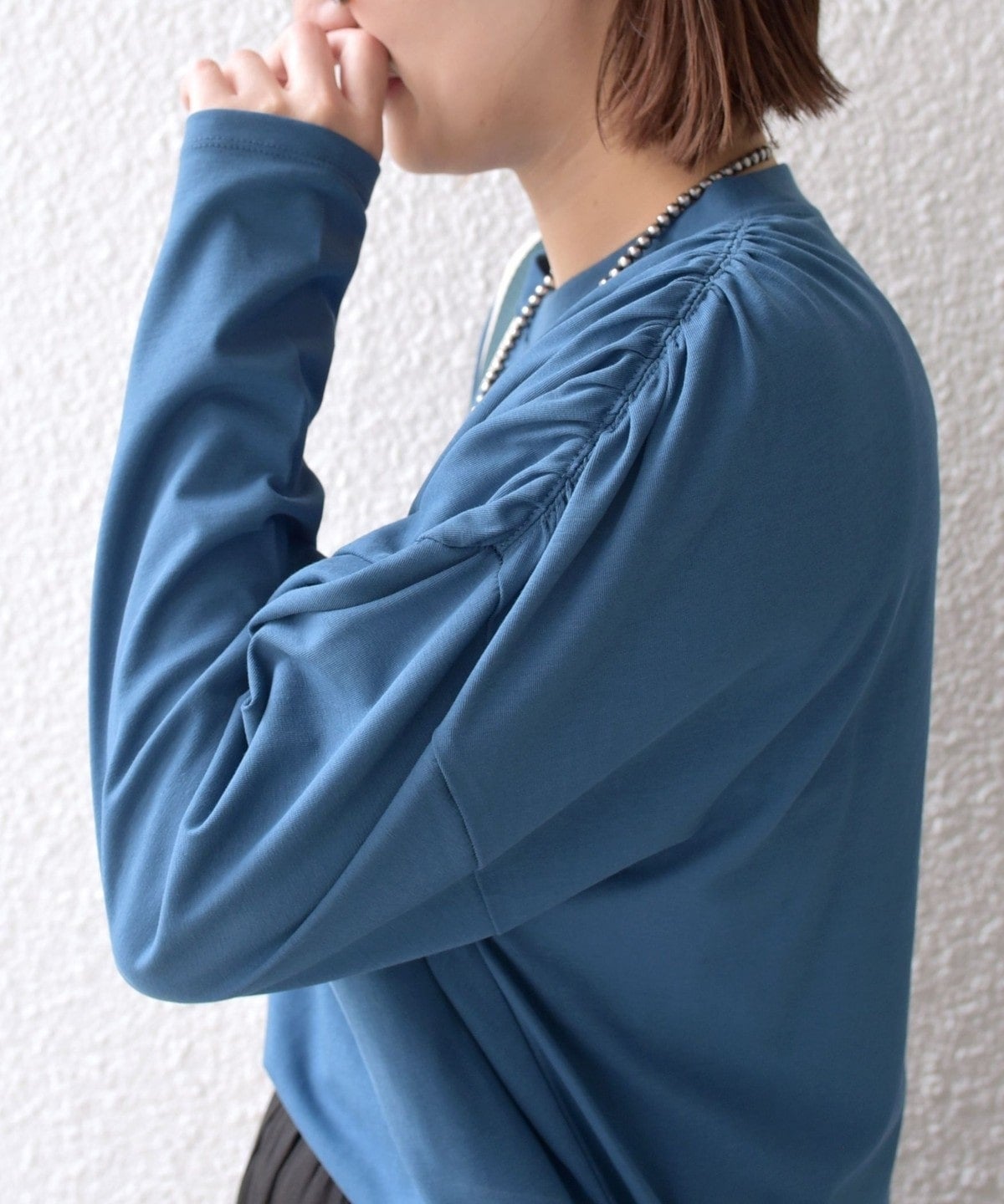 〈洗濯機可能〉ショルダー ギャザー ラウンド へム ロング スリーブ TEE