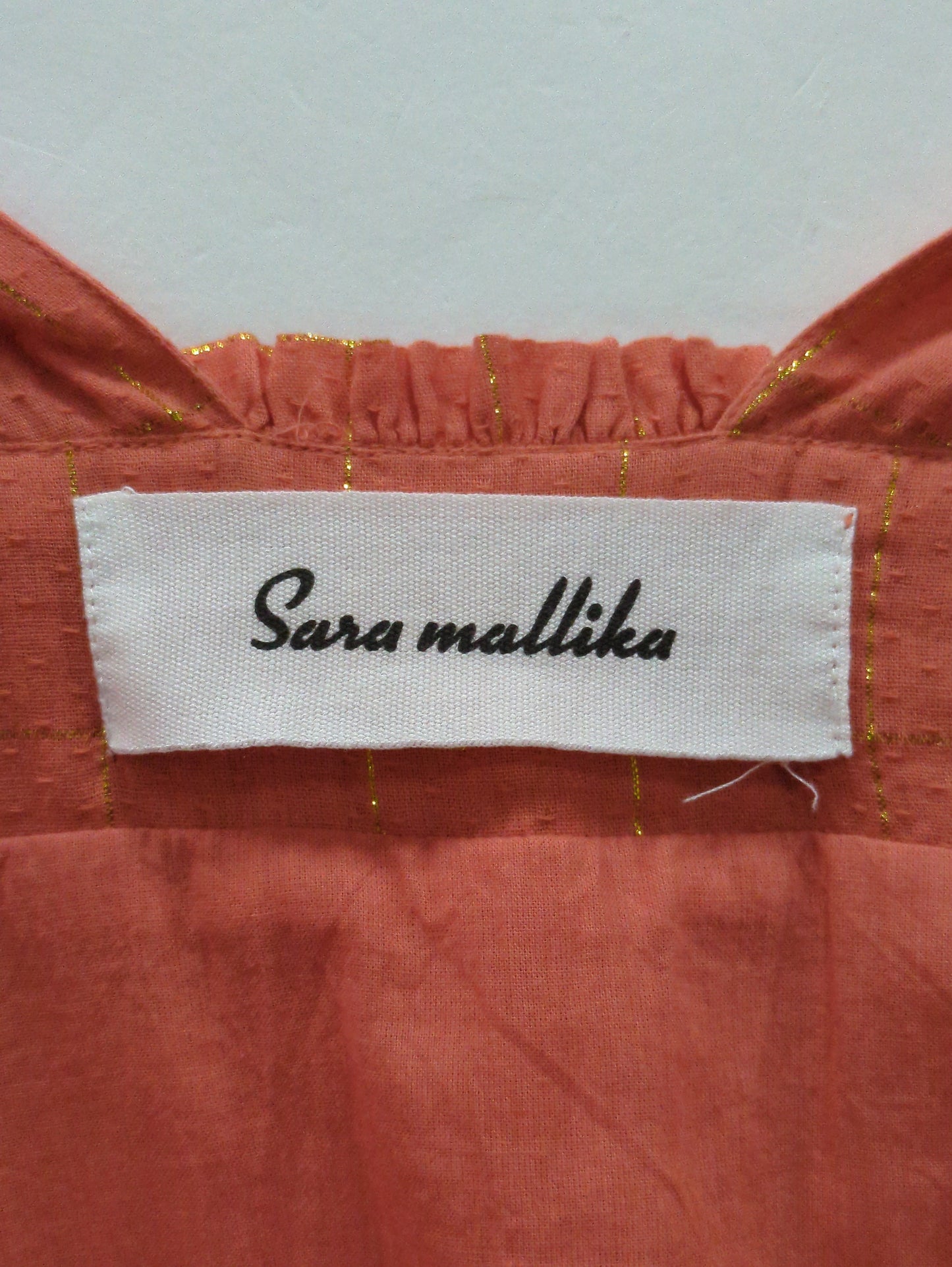 Sara mallika: ゴールド チェック ギャザー ワンピース