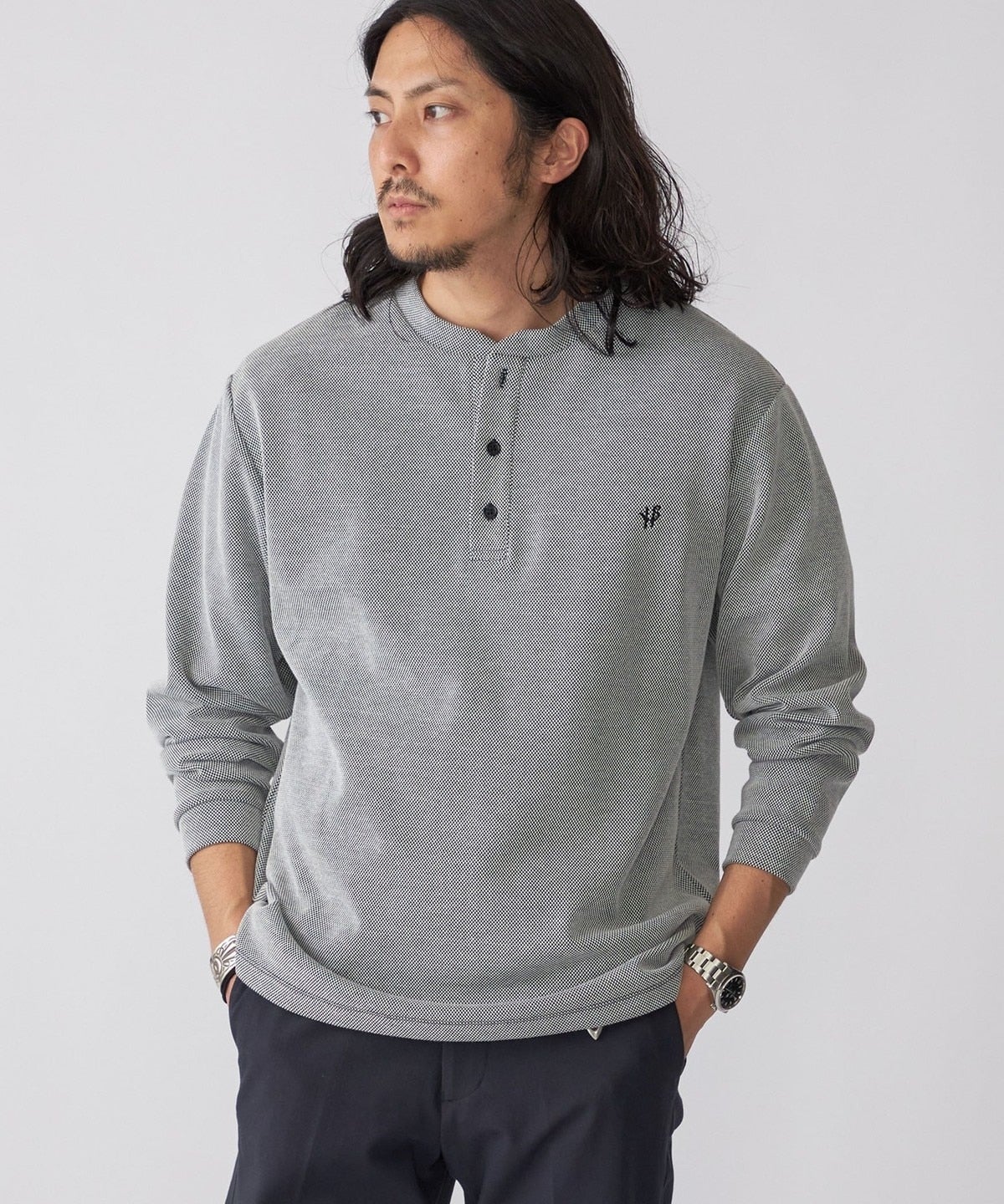 【WEB限定】SHIPS:〈抗菌・防臭〉ワンポイントロゴ バーズアイ ヘンリーネック 長袖 Tシャツ