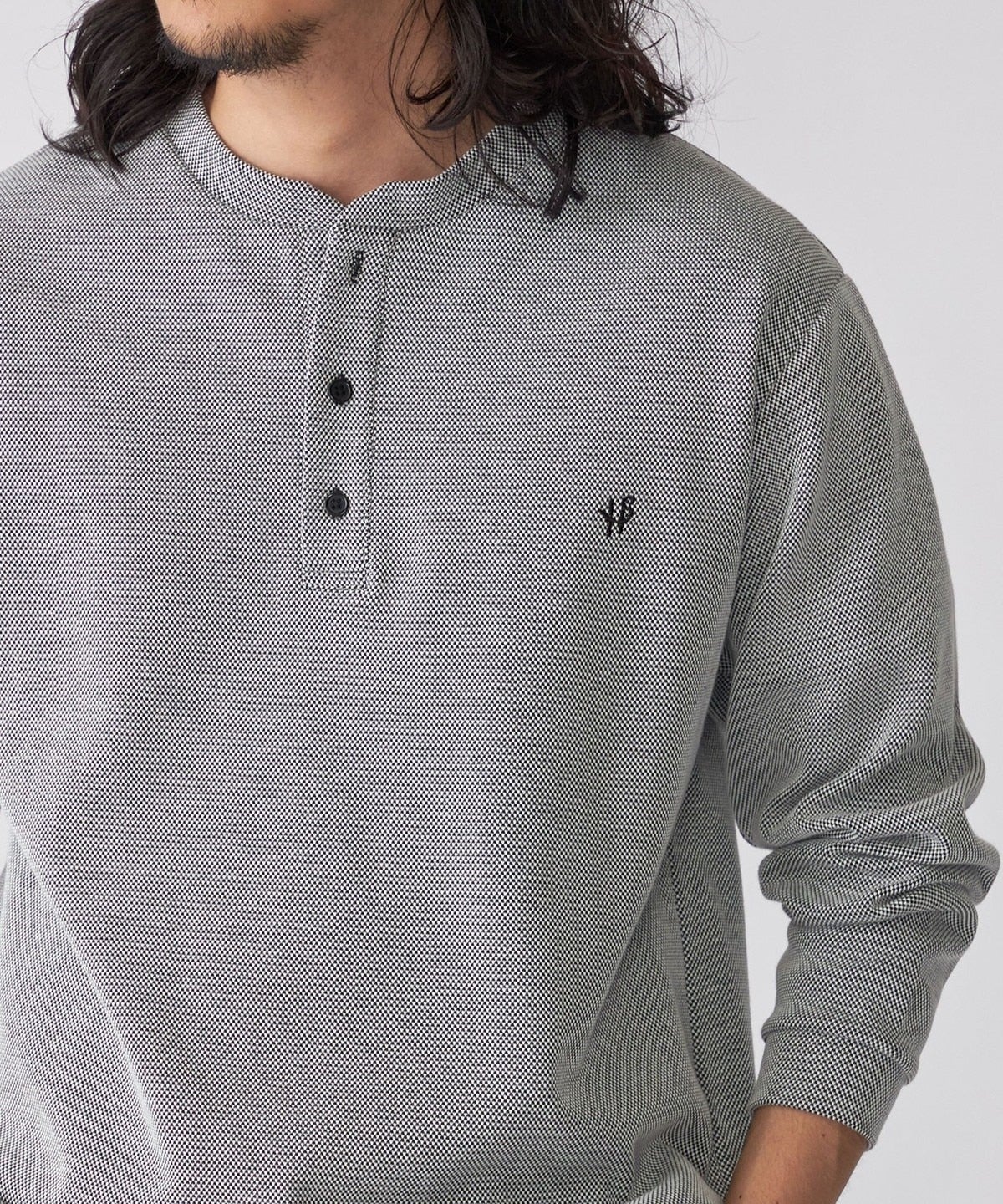 【WEB限定】SHIPS:〈抗菌・防臭〉ワンポイントロゴ バーズアイ ヘンリーネック 長袖 Tシャツ