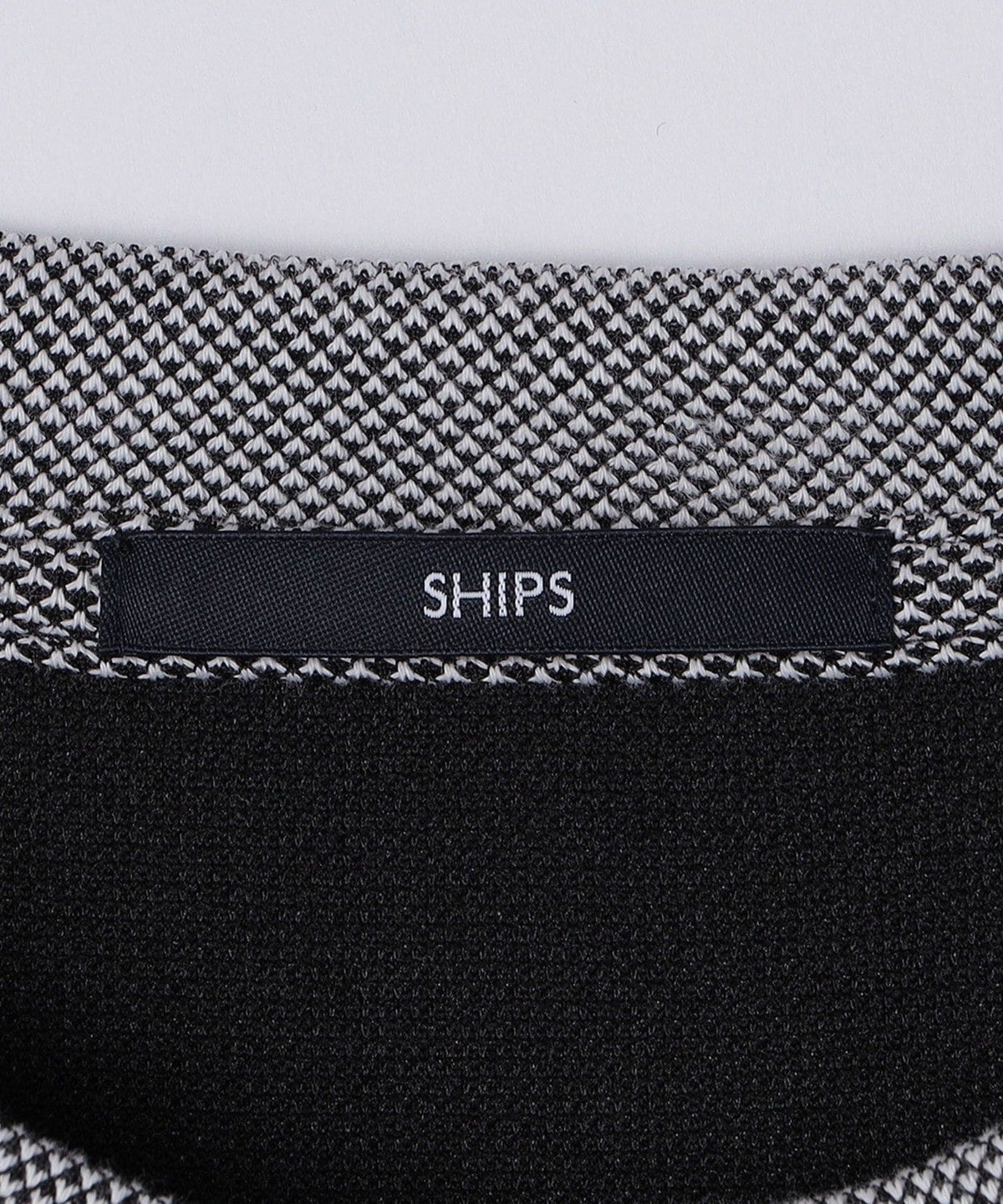 【WEB限定】SHIPS:〈抗菌・防臭〉ワンポイントロゴ バーズアイ ヘンリーネック 長袖 Tシャツ