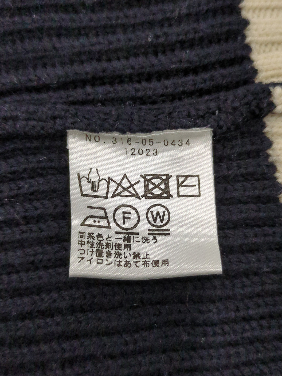 PrimaryNavyLabel:Vネックプルオーバー