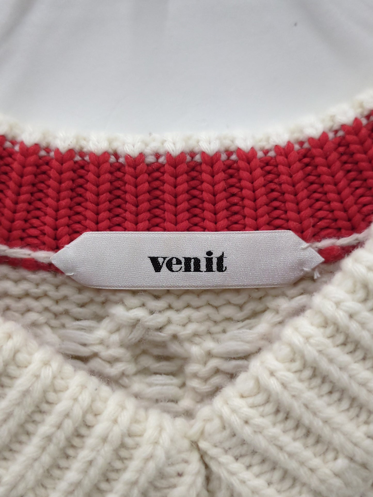venit: ケーブルVネックロングニット