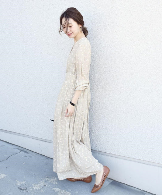 フラワープリントVネックワンピース