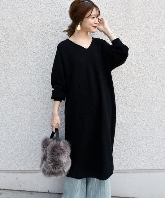 ホールガーメントVネックワンピース