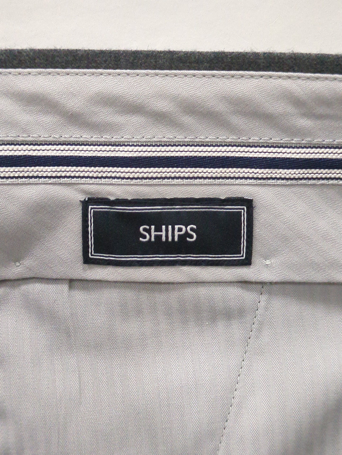 SHIPS: <手洗い可能＞ライトサキソニー ノープリーツ スラックス