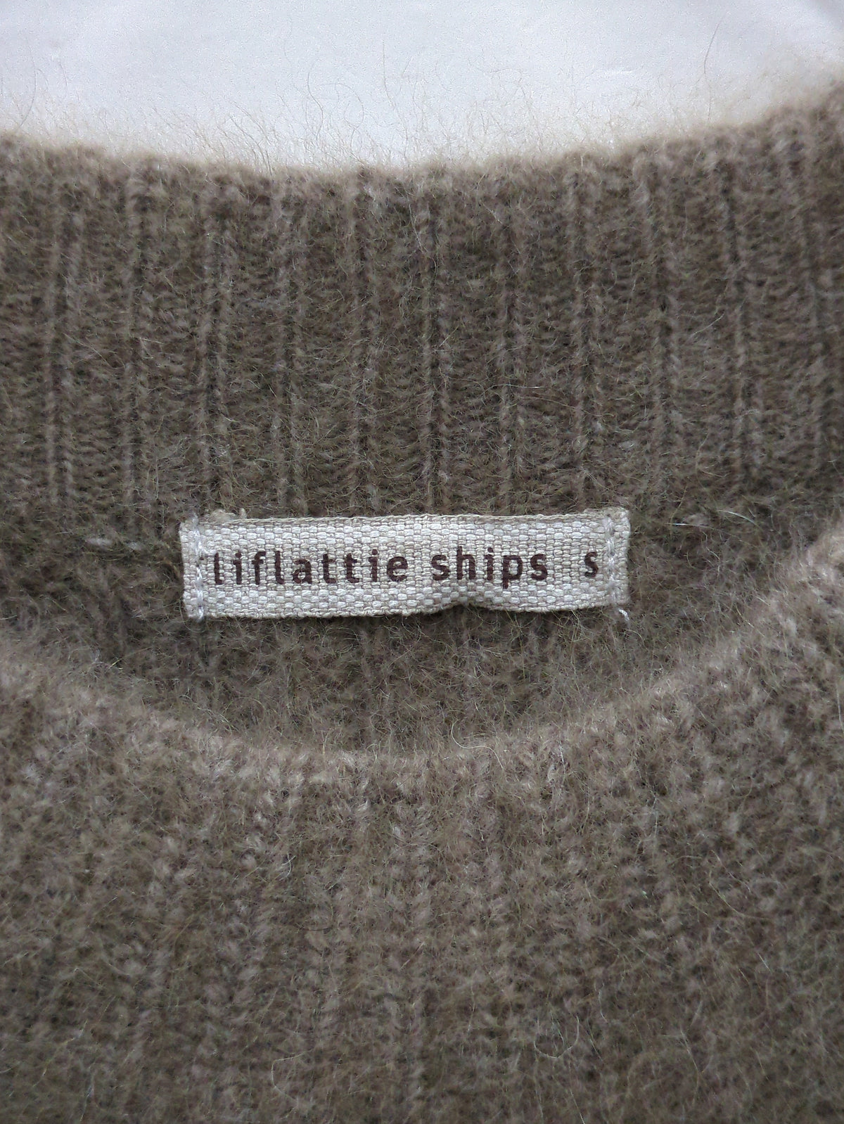 liflattie ships:ヘアリーボトルネックニット