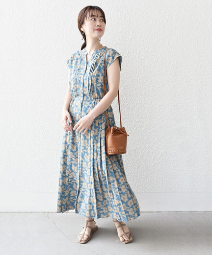 【WEB限定】〈洗濯機可能〉ドット 花柄 サイド プリーツ フレンチスリーブ ワンピース