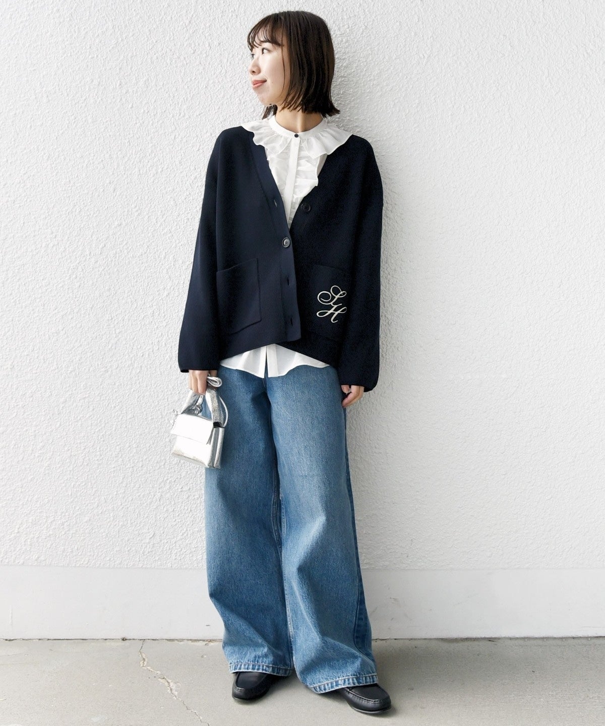 〈手洗い可能〉ワンポイント 刺繍 Vネック カーディガン