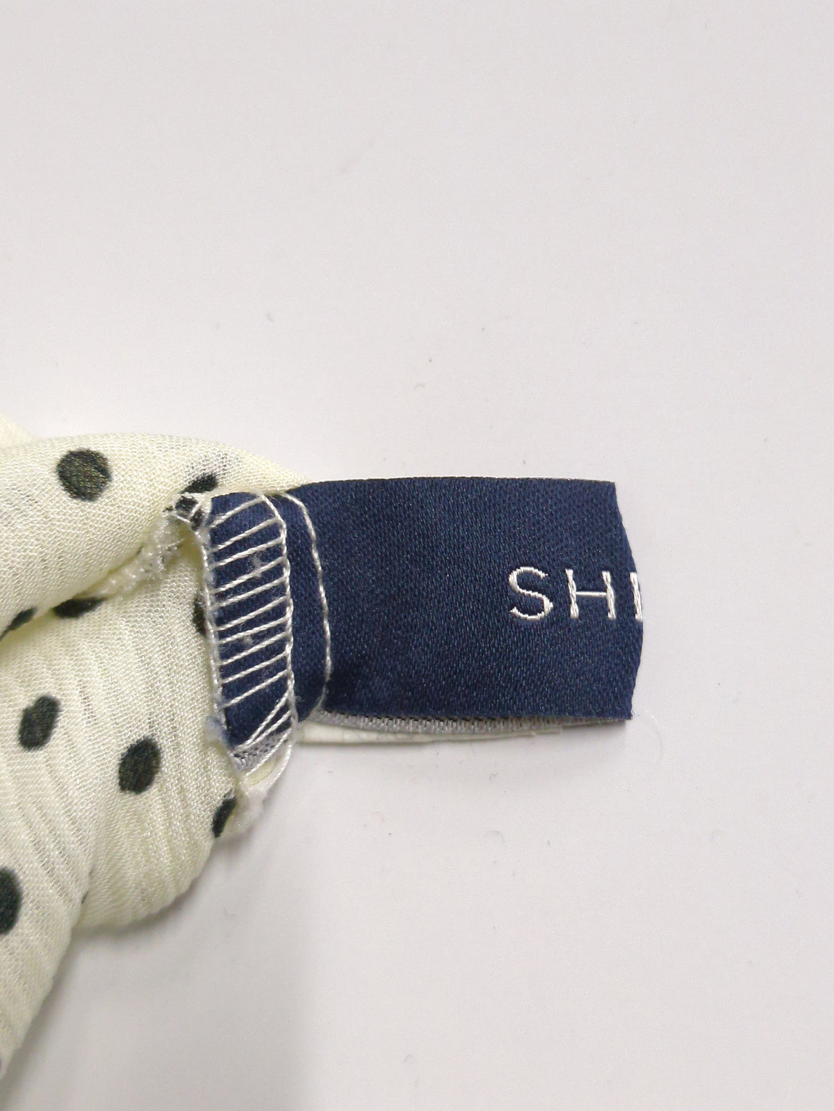 〈手洗い可能〉ドットフリルピンタックショートスリーブブラウス